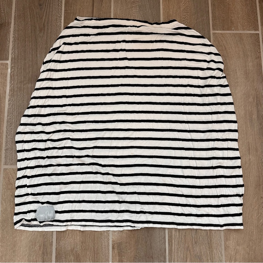 Copper Pearl Nursing Cover Striped white and black